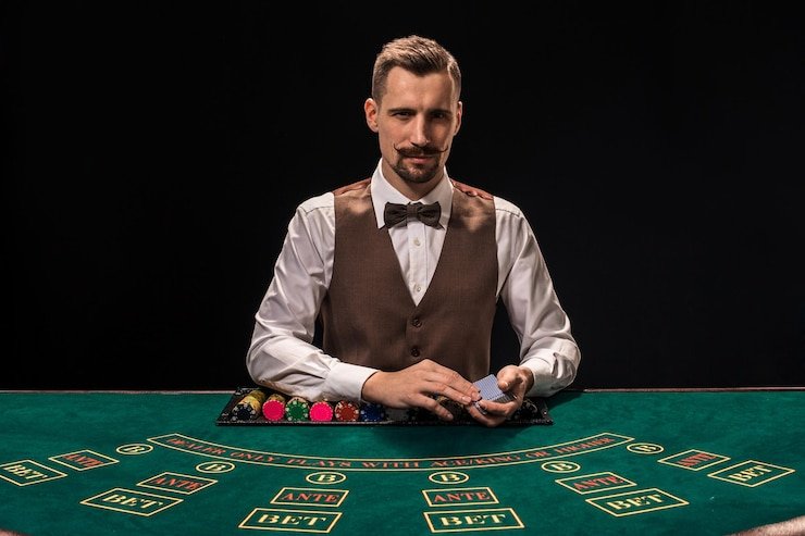 Pengguna membaca blackjack l120 di ponsel